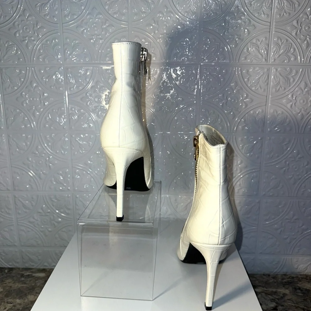 NWT I.N.C. International Concepts Women's Sarishaa Zip Booties